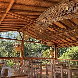 Comer rodeado pela natureza